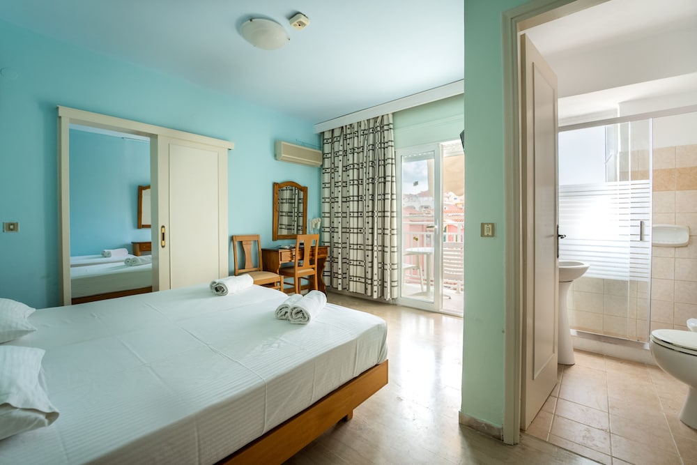 Family Room, 2 Bedrooms, City View photo 1