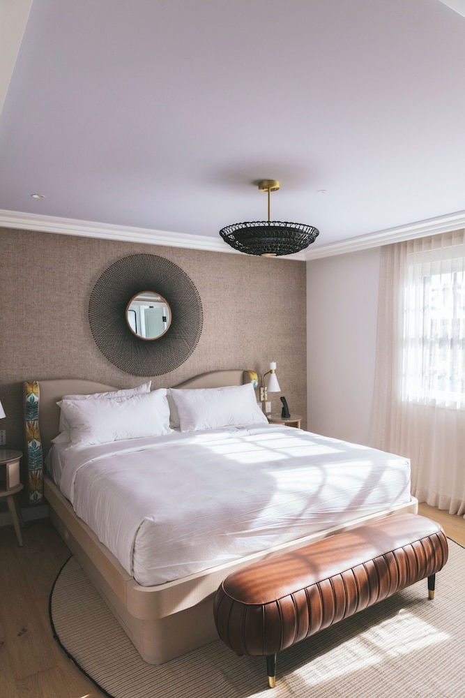 King Suite w/ Open Balcony photo 2