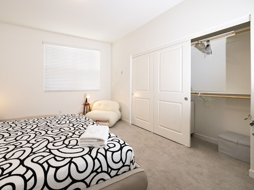 Apartment, Multiple Beds, Patio, Garden View (4061#39-2 Ontario)