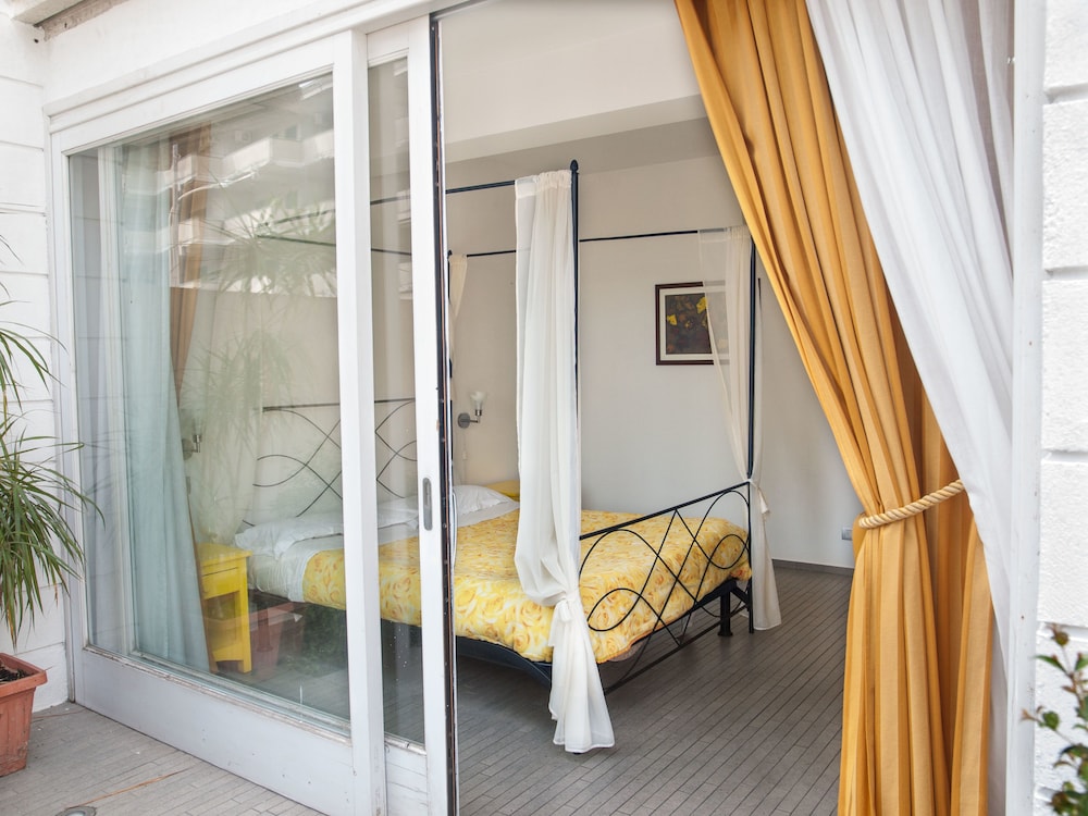 Double Room (Yellow) photo 1