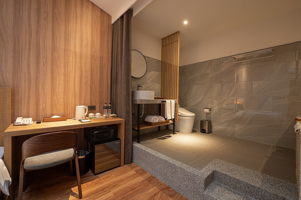Superior Studio Suite - Photo 3