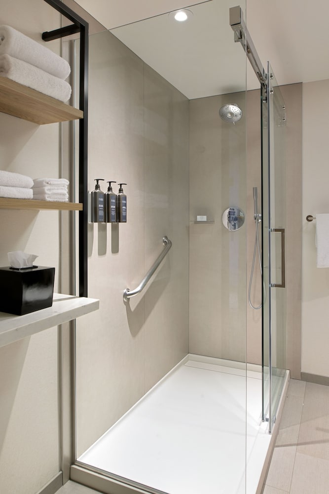 Premium Room, 2 Queen Beds - Photo 11