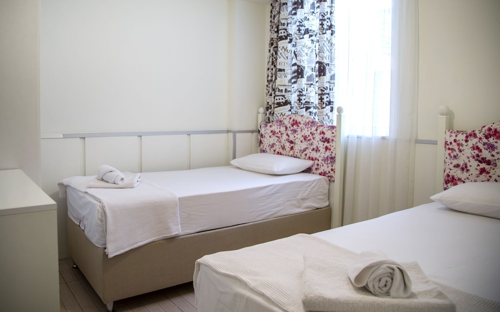 Duplex, 2 Bedrooms, Ground Floor (B-3) photo 2