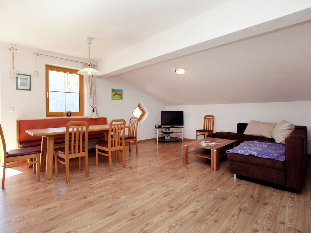 Classic Apartment, 3 Bedrooms photo 3