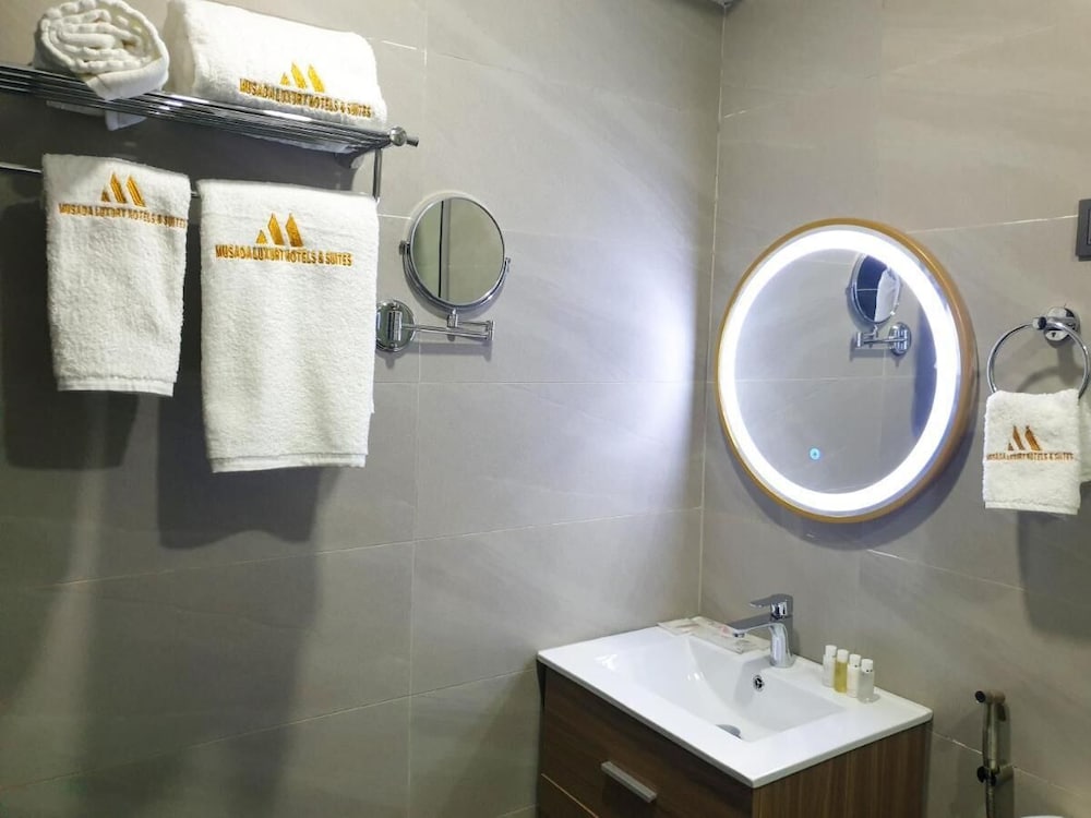 Deluxe Room - Photo 5