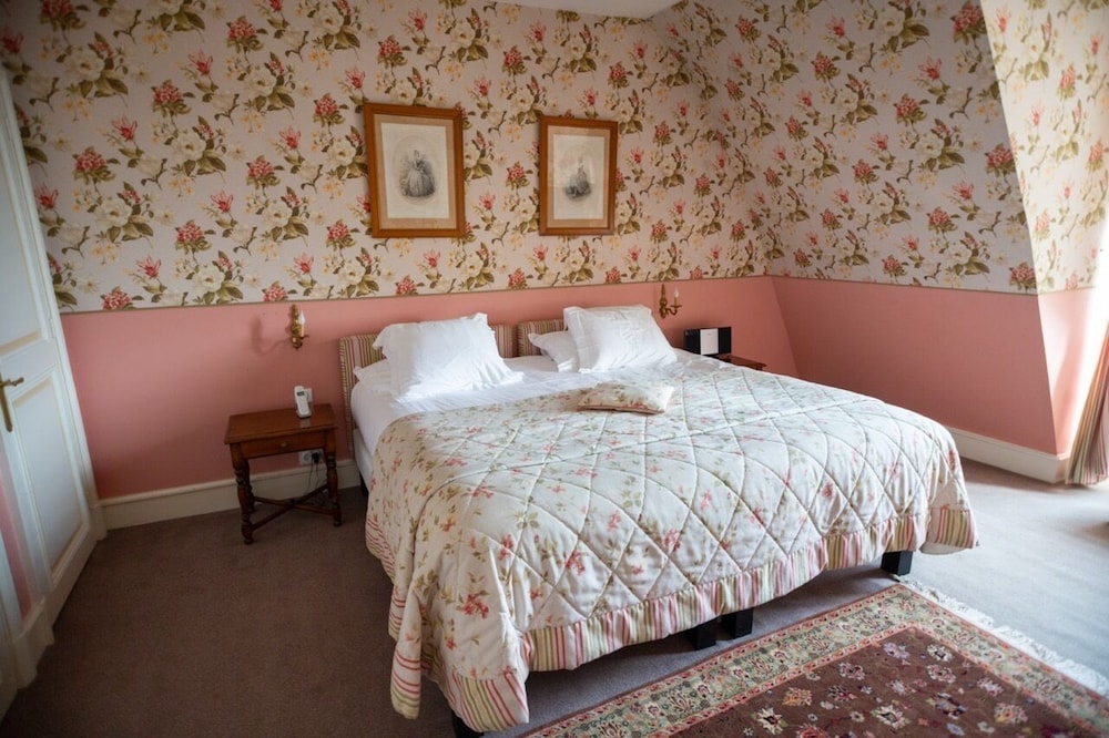 Deluxe Double Room, Ensuite, Garden View (Marguerite De Navarre ) - Photo 11