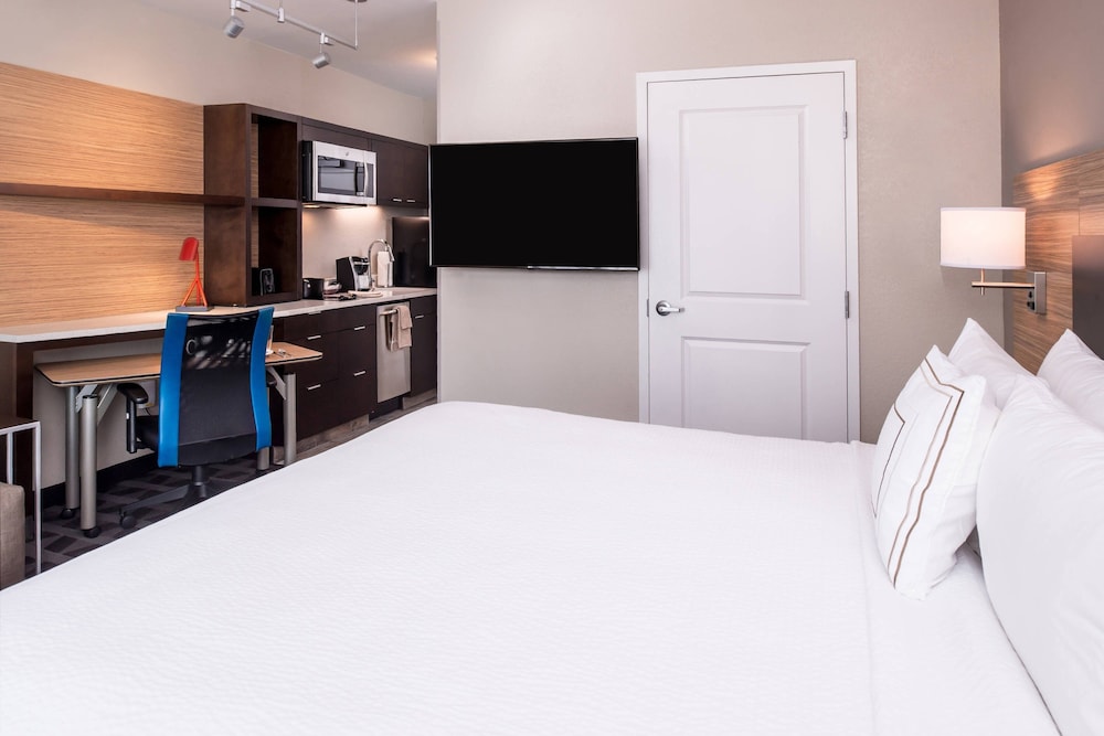 Studio, 1 King Bed with Sofa bed, Mountain View (Mobility Accessible, Tub) photo 1