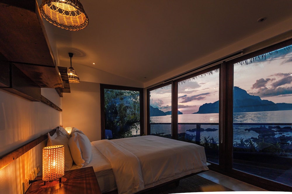 Signature Villa, 1 King Bed, Non Smoking, Beach View