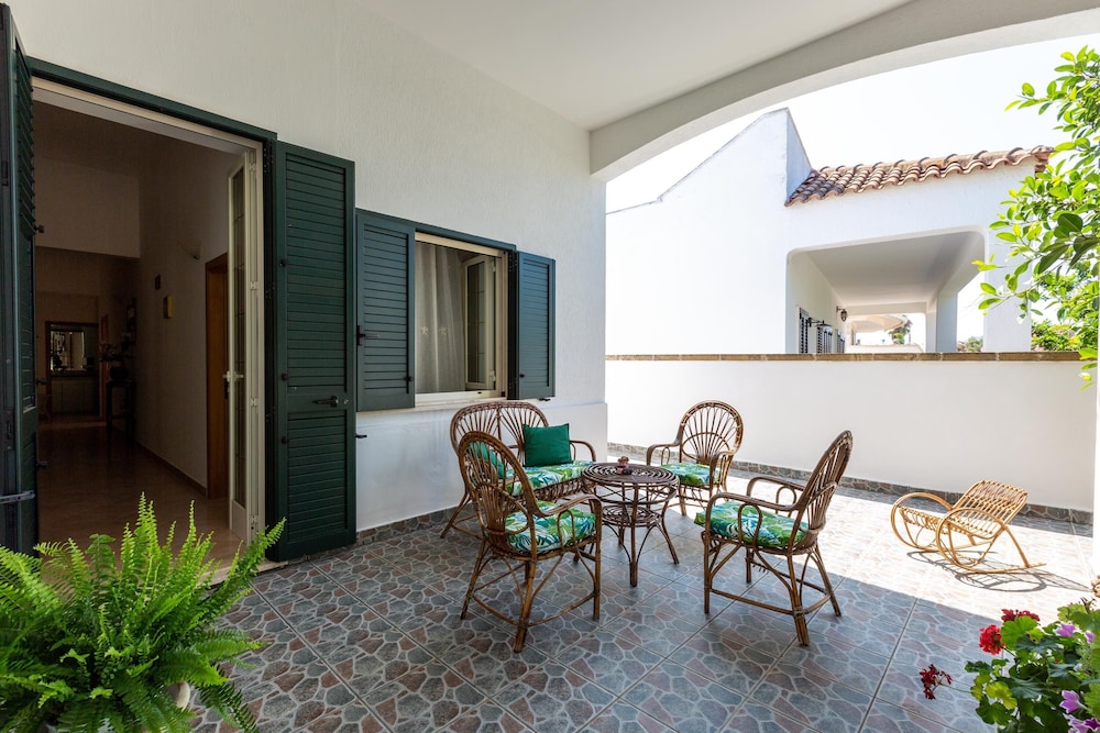 Basic Villa photo 3