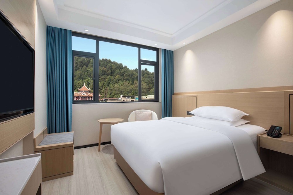 Superior Room, 1 Queen Bed, Smoking photo 1