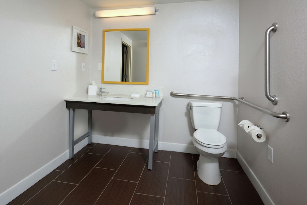 Suite, 1 King Bed, Accessible, Non Smoking (Mobility, Roll-in Shower)
