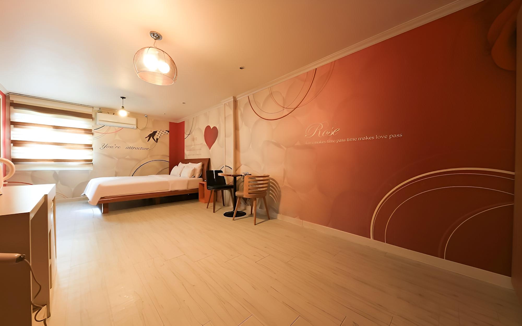 Room (Oversize)