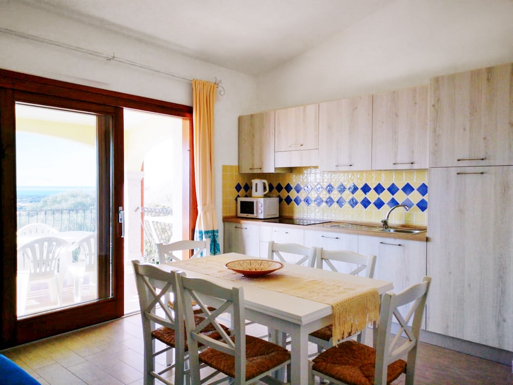 Apartment 6 people - 2 bedrooms - Terrace or balcony - Sea view photo 2