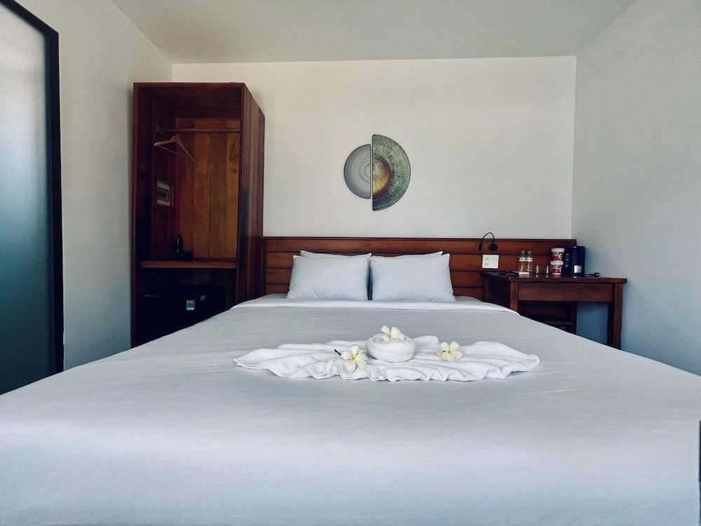 Deluxe Double Room, Pool View - Photo 6