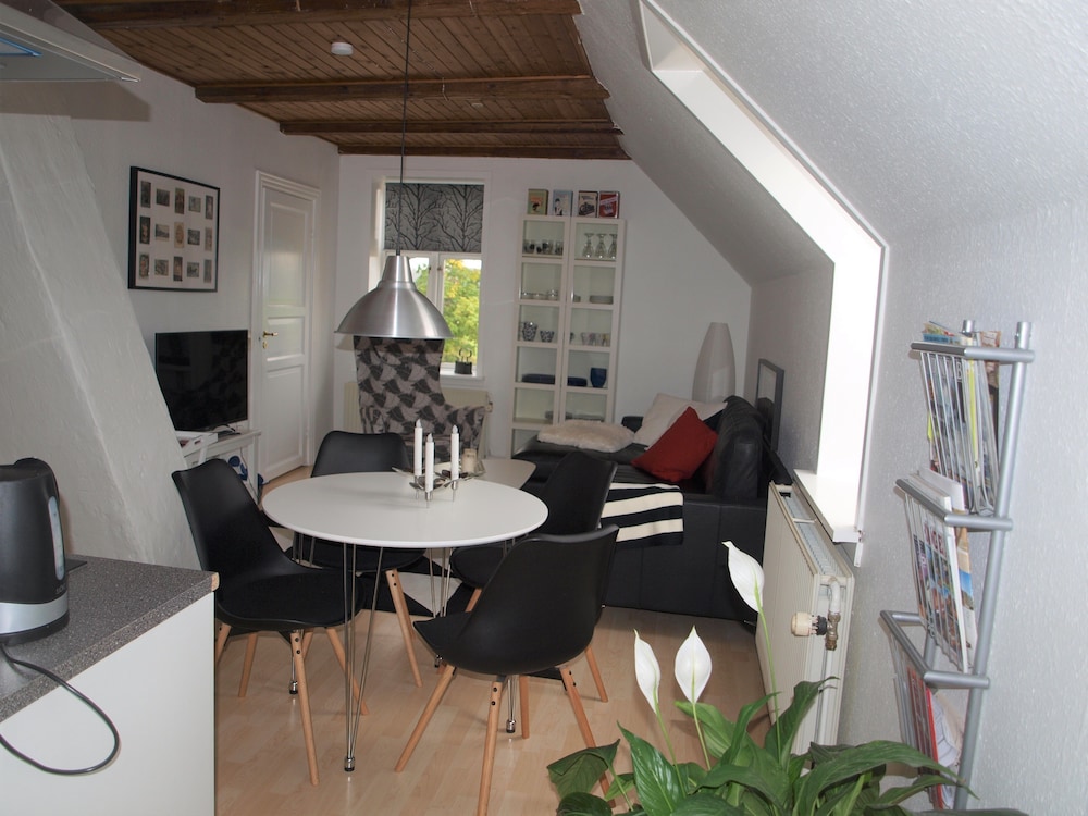 Apartment 3 photo 2