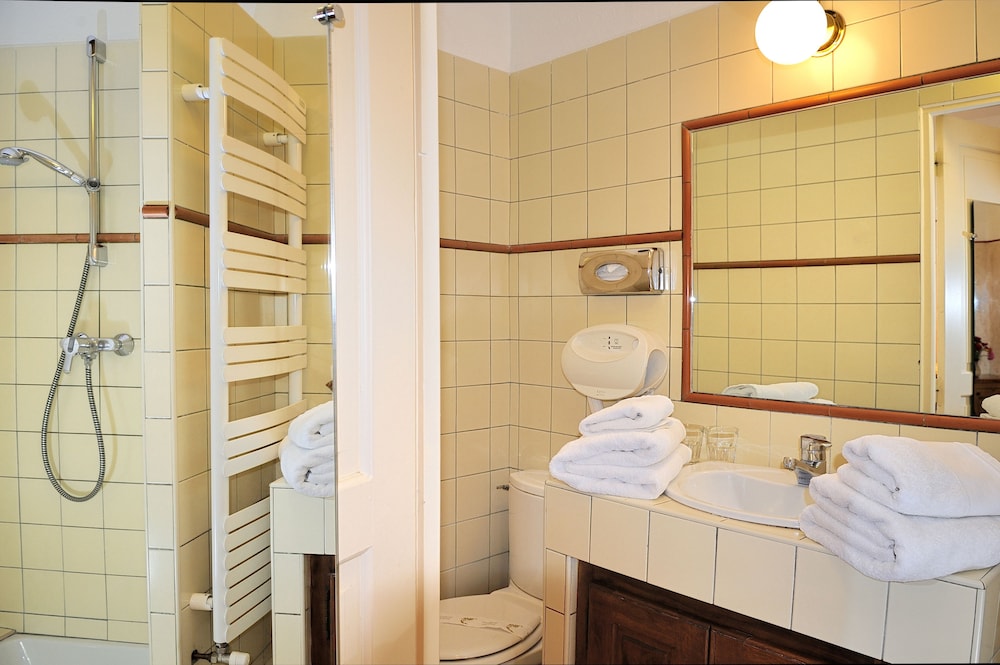 Standard Double Room Single Use (Small) - Photo 3