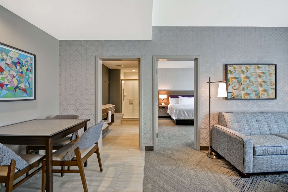 Suite, 1 King Bed, Accessible (Hearing)
