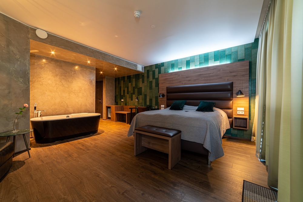 Panoramic Suite, Lake View, Corner