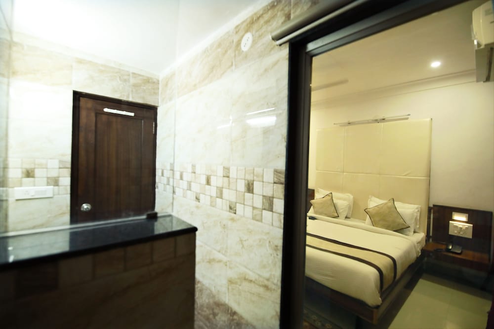 Deluxe Room - Photo 8