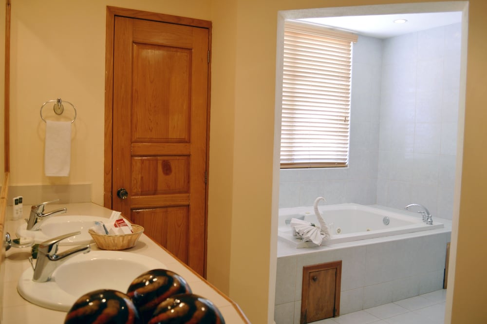 Three Bedroom Penthouse - Photo 11