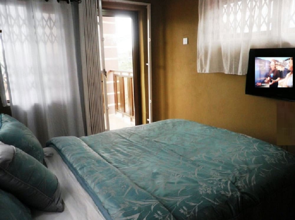 Deluxe Room, 1 Queen Bed photo 3