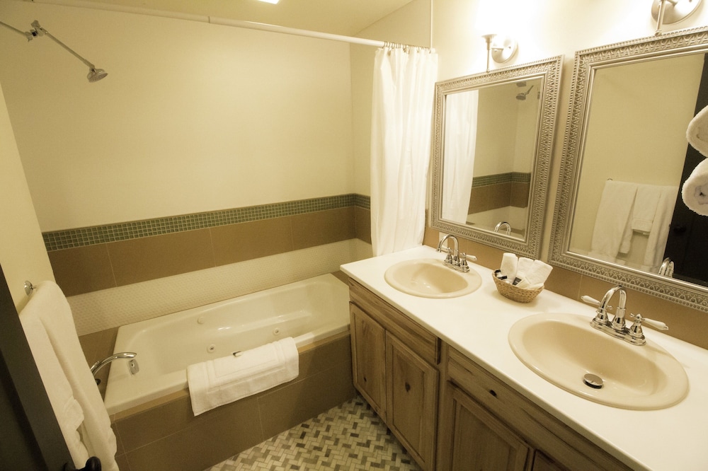 Luxury Suite, Multiple Beds, Non Smoking photo 3