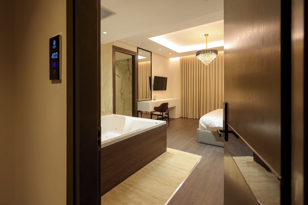 Deluxe Suite