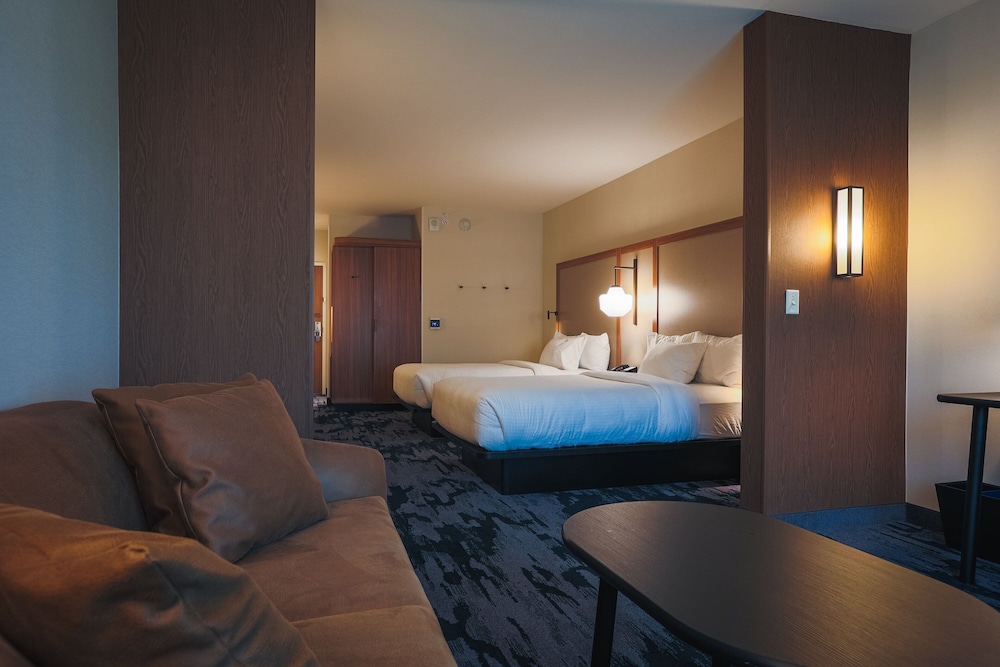 Suite, Multiple Beds, Partial Lake View - Photo 2