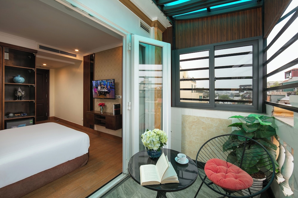Deluxe Room, 1 Bedroom, City View photo 3