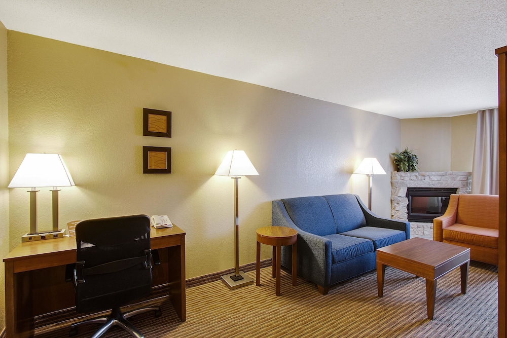 Suite, 1 King Bed with Sofa bed, Non Smoking - Photo 4