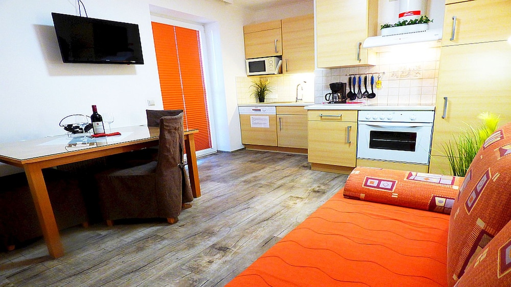 Apartment, Private Bathroom (Balkonwohnung A) - Photo 6