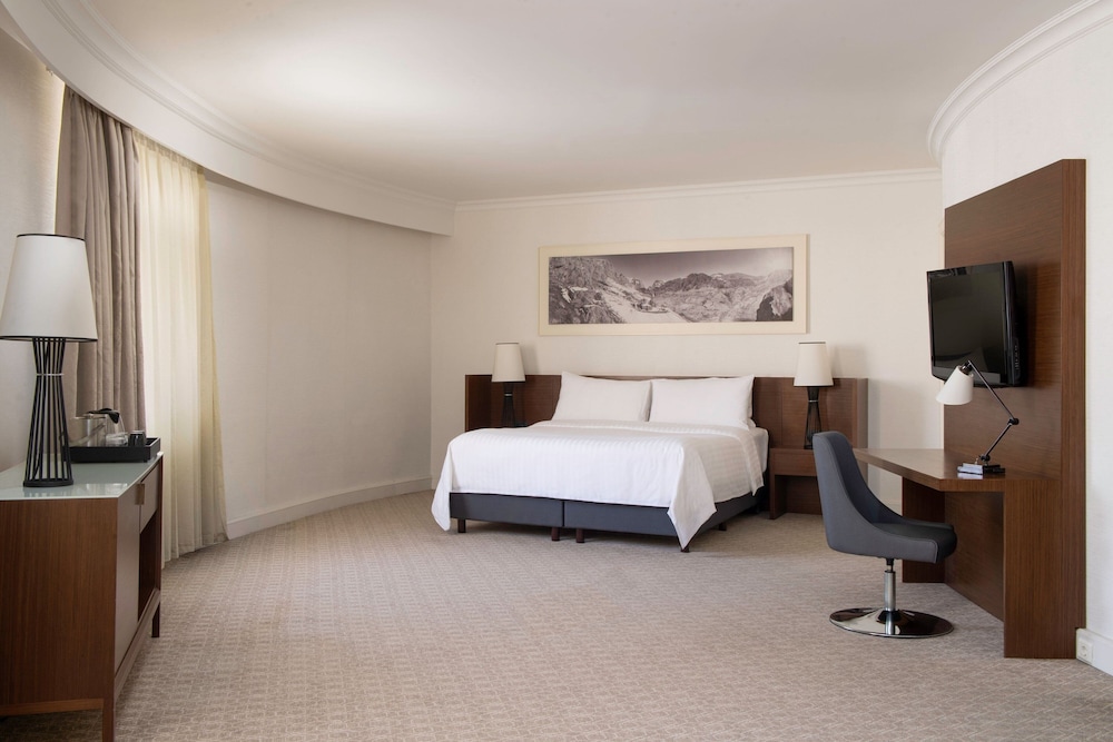 Vice-Presidential Suite, Executive lounge access, 1 King photo 3