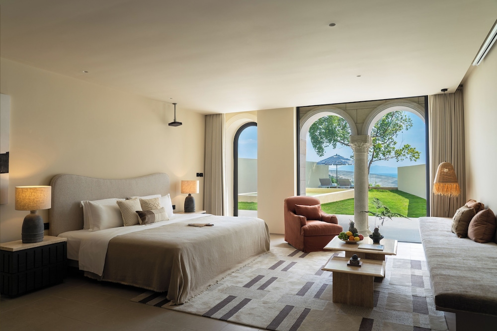 Dome Pavilion Ocean View Pool King Suite