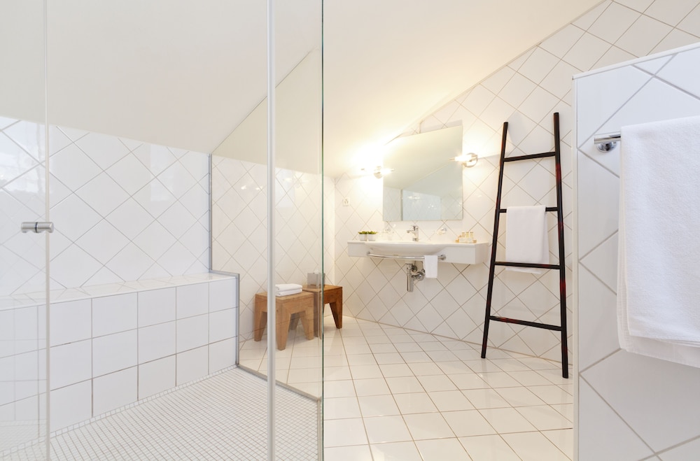 Standard Apartment thumbnail 5