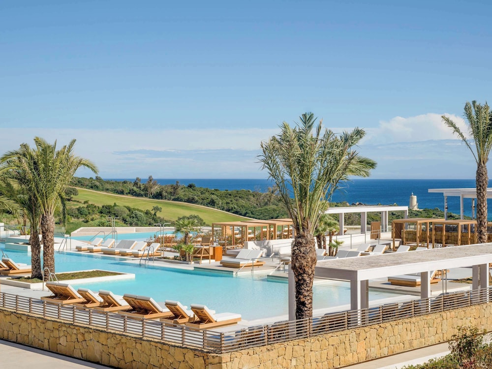 Fairmont Rey Poolside 56sqm Fairmont Rey Poolside 56sqm