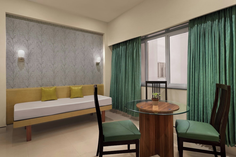 Suite, 1 King Bed, City View