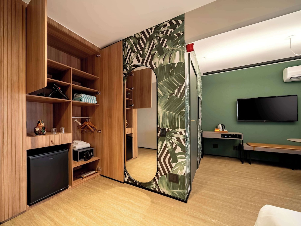 Deluxe Accessible Light - Photo 2