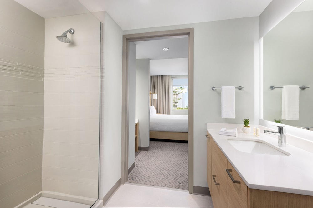 Suite, 1 Bedroom - Photo 10