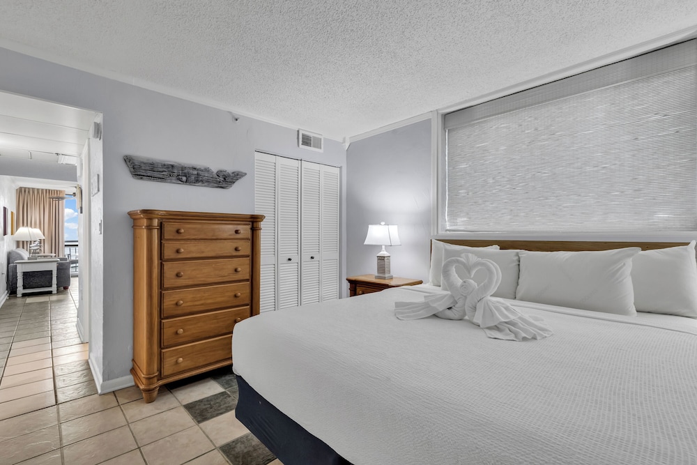 Deluxe Condo, 1 Bedroom, Balcony, Ocean View