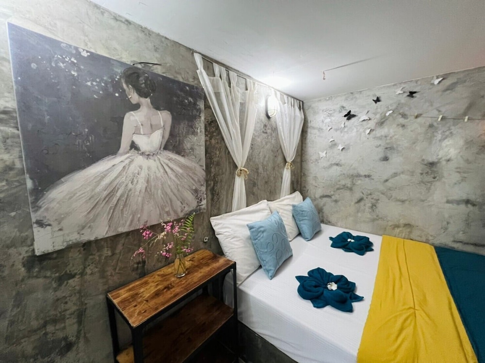 Deluxe Room, 1 Queen Bed - Photo 27