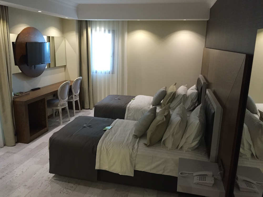Business Room photo 2