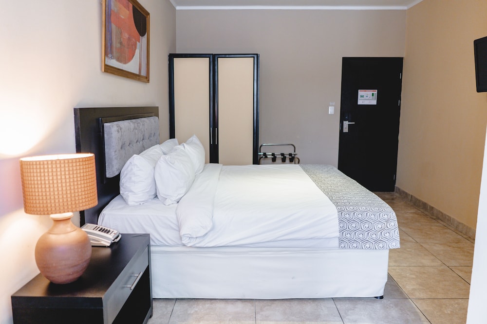 Standard Room, 1 King Bed - Photo 8