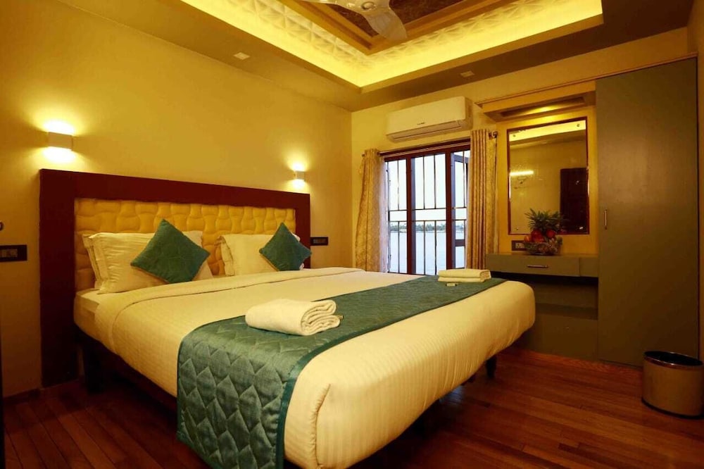 Deluxe Double Room, Lake View photo 1