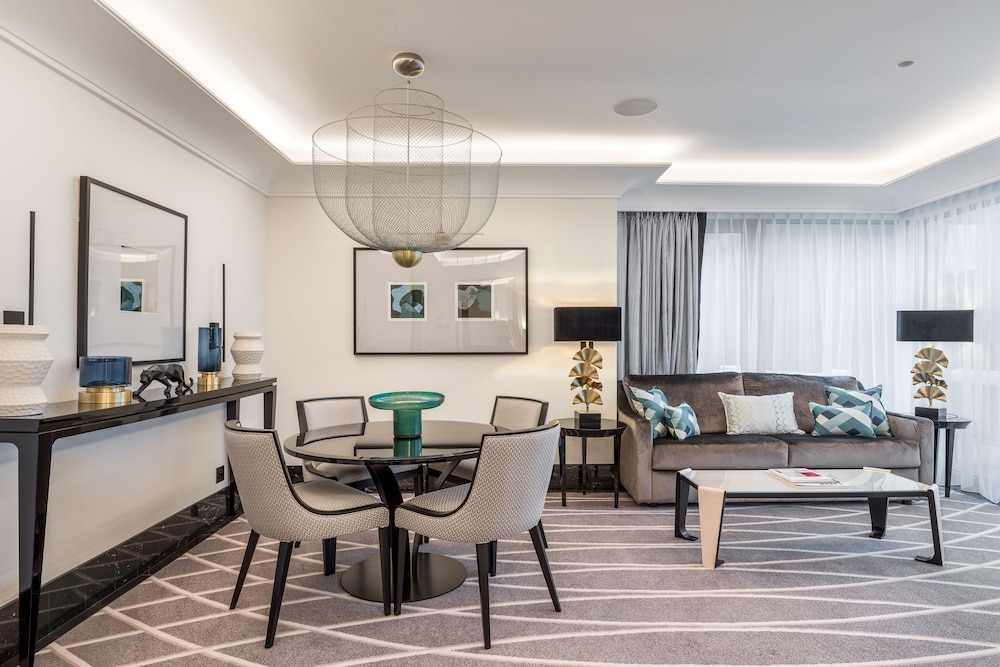 Suite (Victoria)
