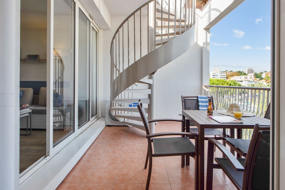 Apartment 6 people - 1 bedroom + 1 sleeping alcove - Hot tub - Terrace - Air conditioned - Port view photo 2