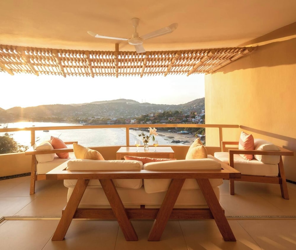 Luxury Villa, Beach View photo 2