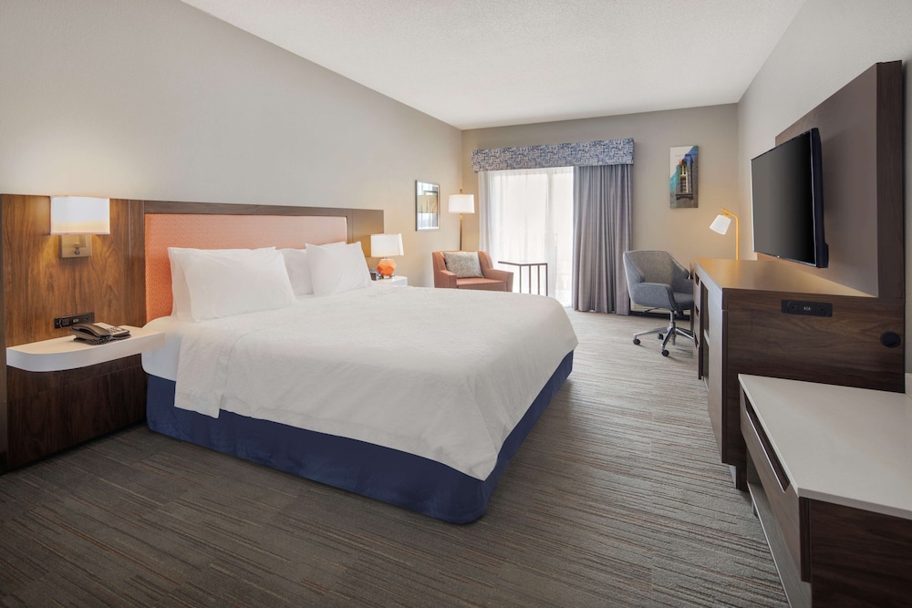 One King Bed Accessible - Photo 4