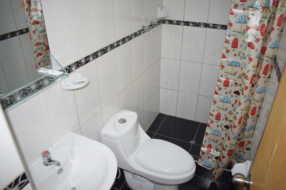 Economy Triple Room, 3 Twin Beds, Shared Bathroom photo 3