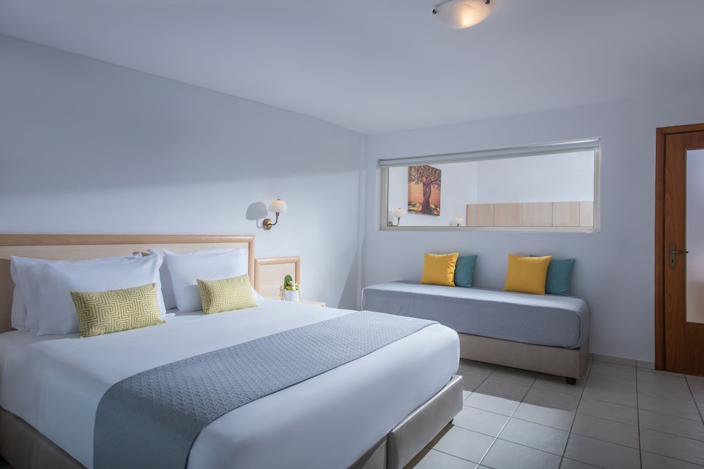 Family Suite, 2 Bedrooms, Sea View ,With Outdoor Jacuzzi (Main Building) photo 2