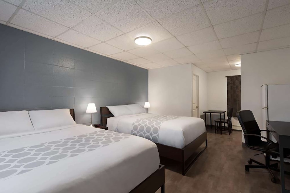 Room, 2 Queen Beds, Non Smoking (Efficiency) photo 2